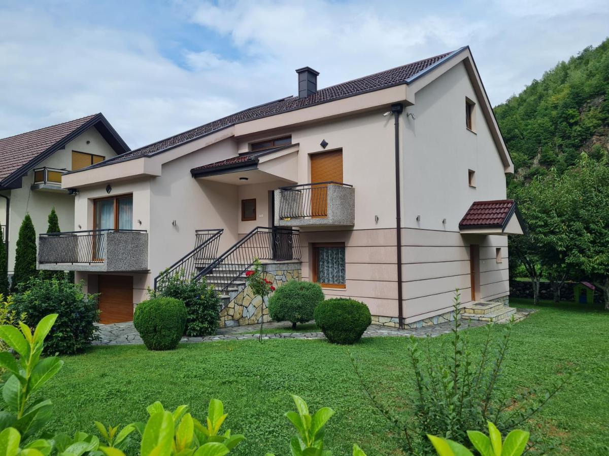 Apartmani Minjevic บิเยโลโปลเย ภายนอก รูปภาพ