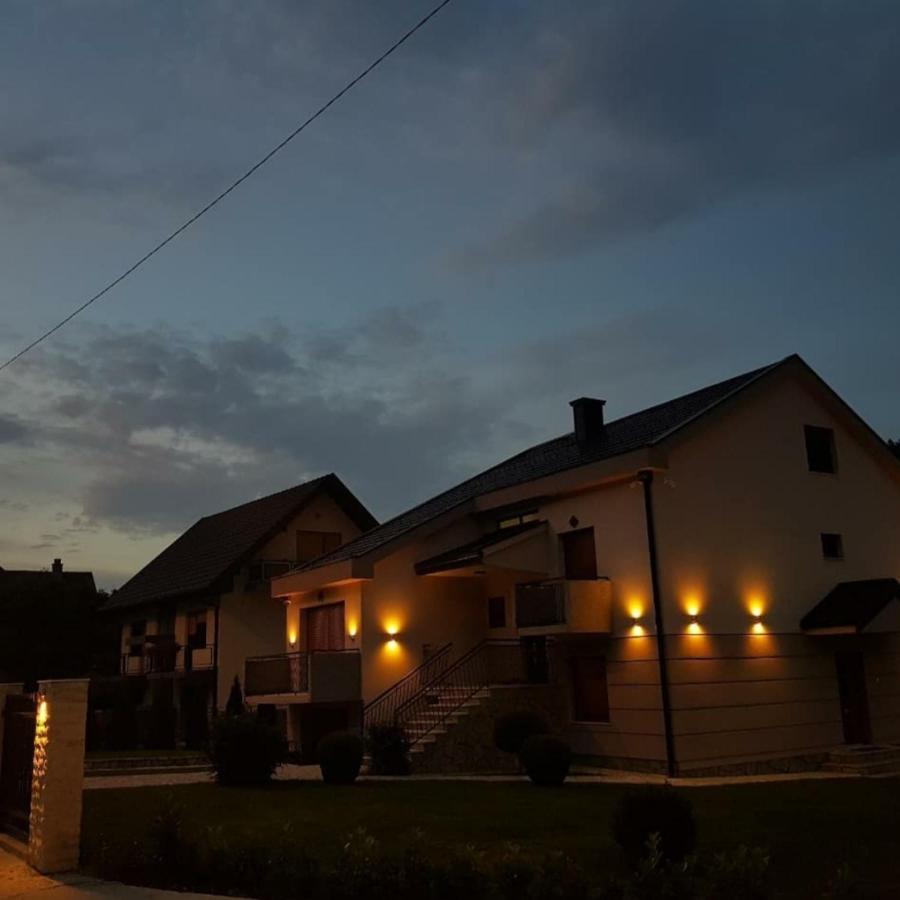 Apartmani Minjevic บิเยโลโปลเย ภายนอก รูปภาพ